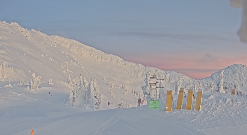 Big White: Bit of new snow, shaping up to be a blue bird day